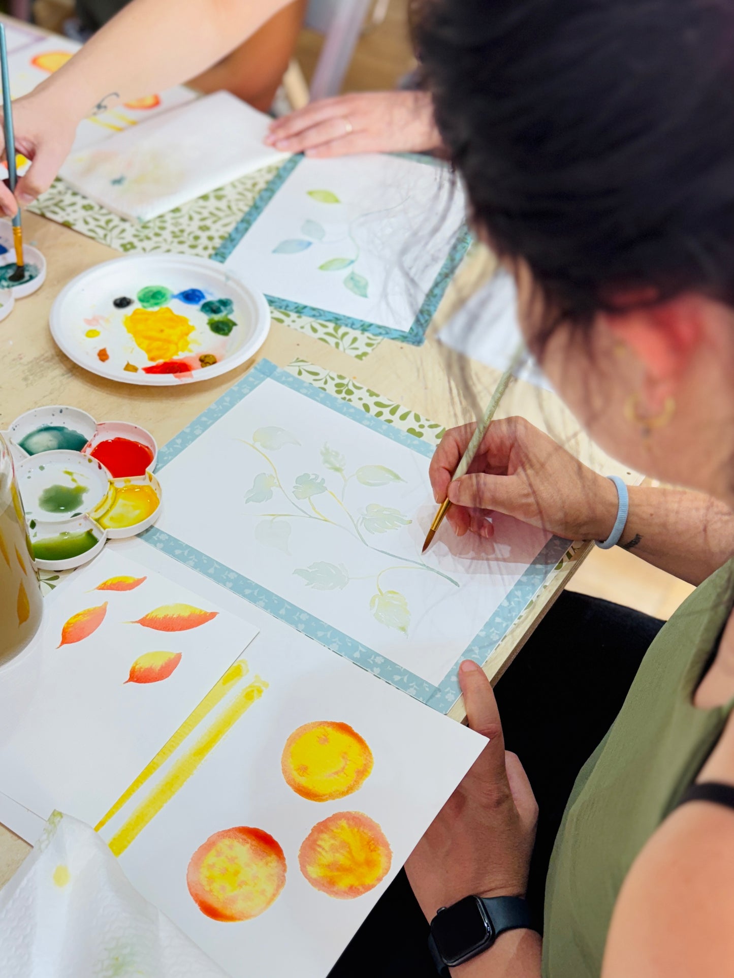 Paint watercolor flowers in an art studio in Rome