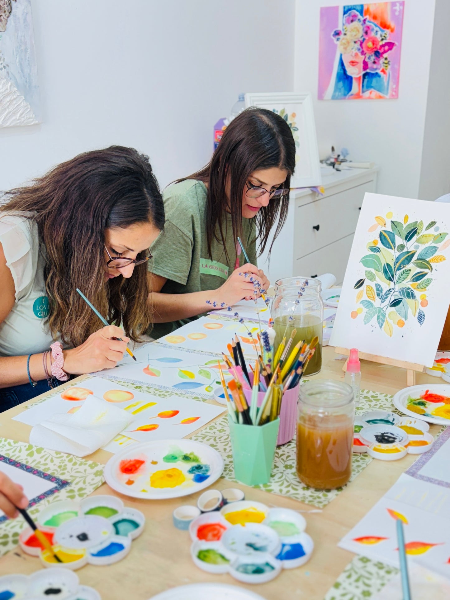 Paint watercolor flowers in an art studio in Rome