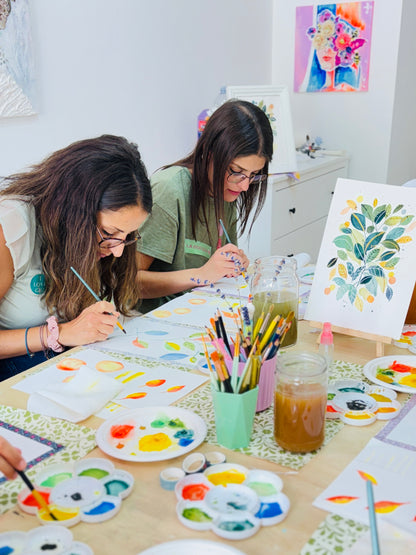 Paint watercolor flowers in an art studio in Rome