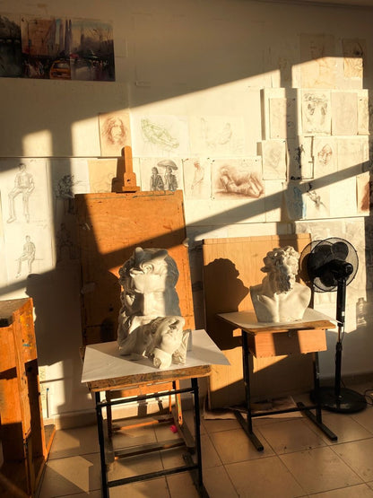 Draw like Leonardo in an artist's studio