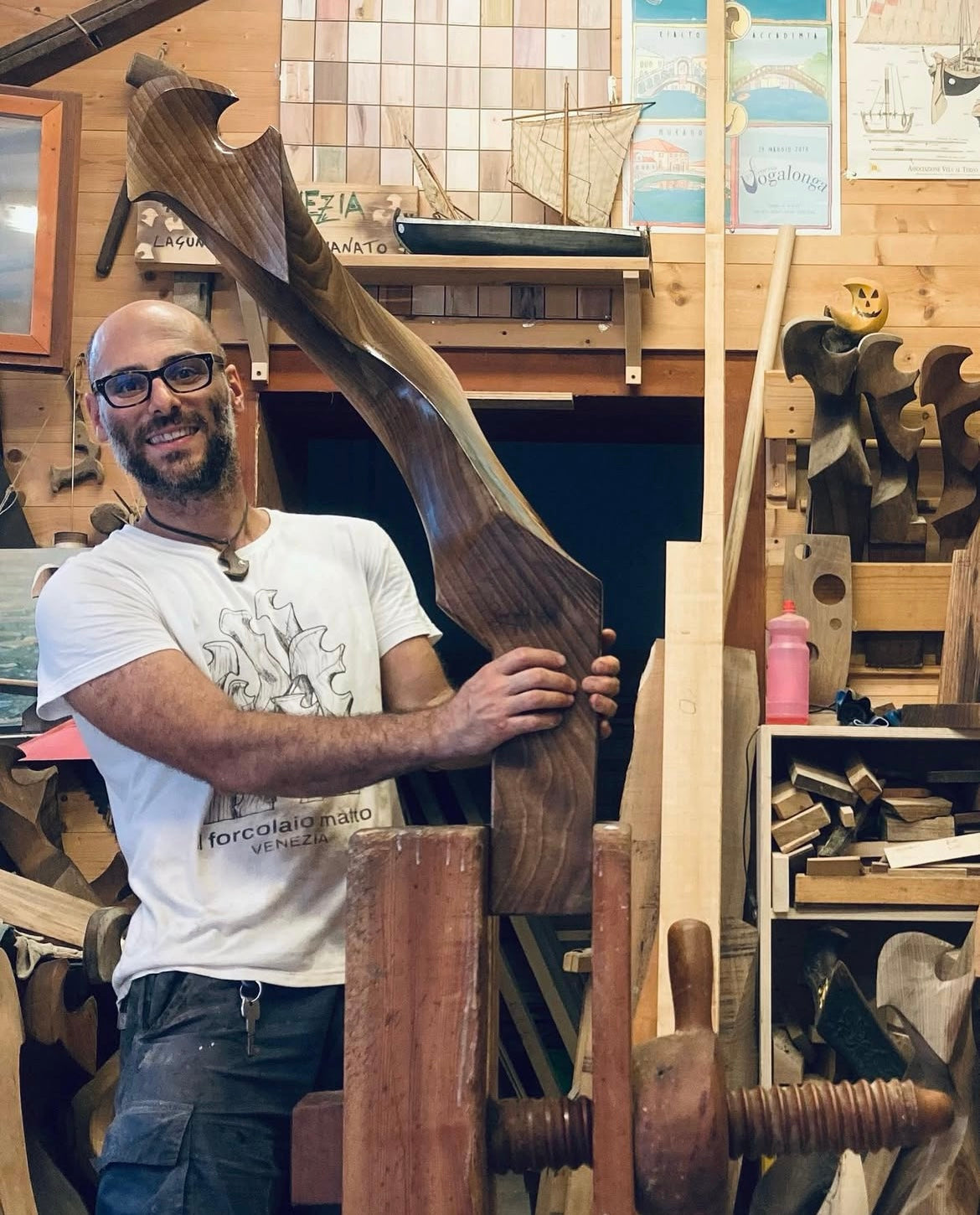 Discover the secret craft of the Venetian rower with your group