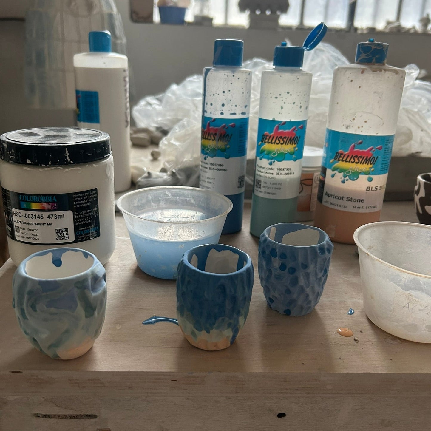 Crea una collezione di tazzine in ceramica in un laboratorio di Milano