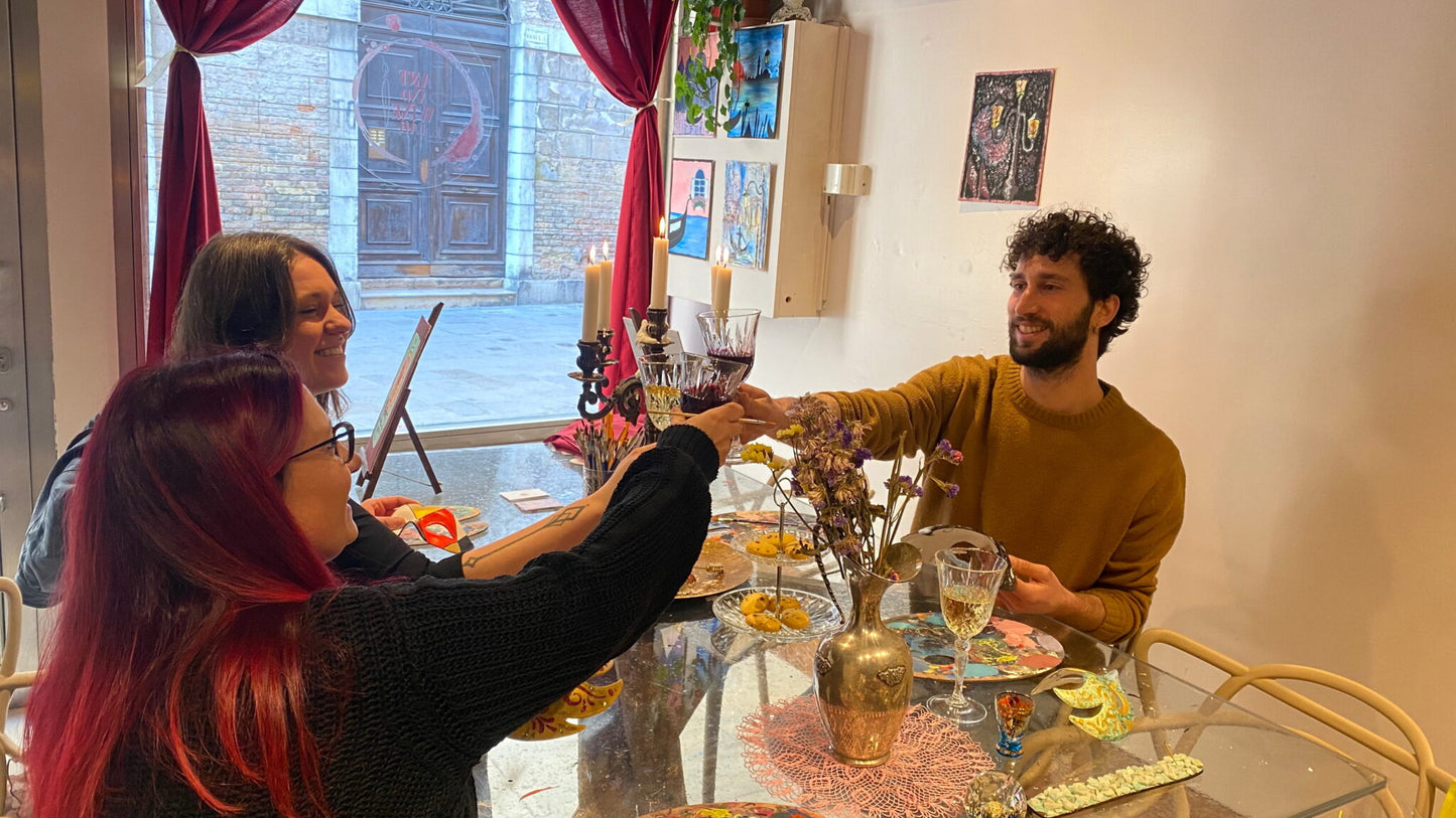 Decorate a mask with a creative aperitif in Venice