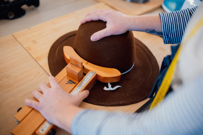 Crea il tuo cappello con un'esperienza artigianale a Milano