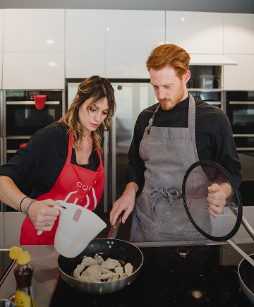 Prepara i piatti iconici della cucina Milanese con ingredienti selezionati in una social cooking class