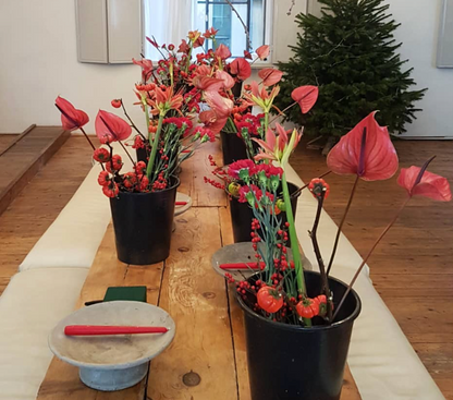 Crea decorazioni con fiori secchi con un artista floreale a Roma