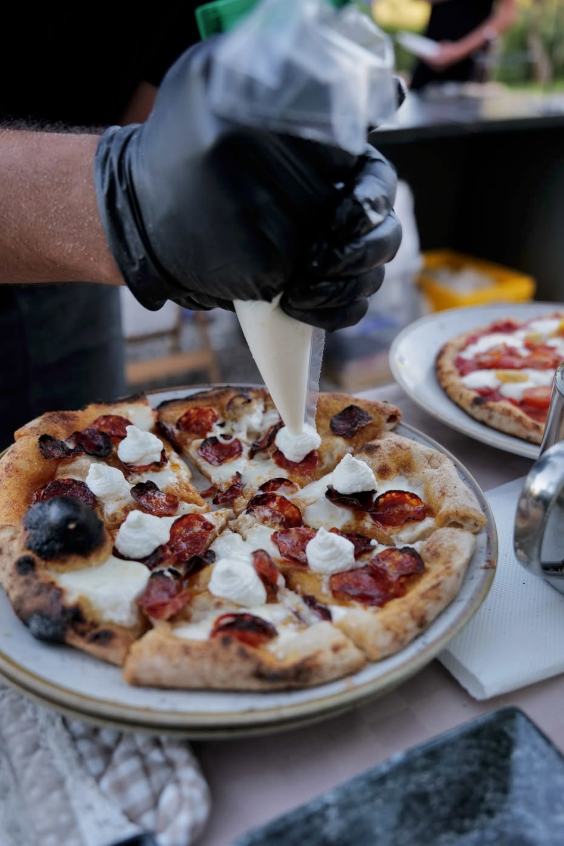 Degusta la pizza e abbinala al vino tra i vigneti di una cantina Toscana