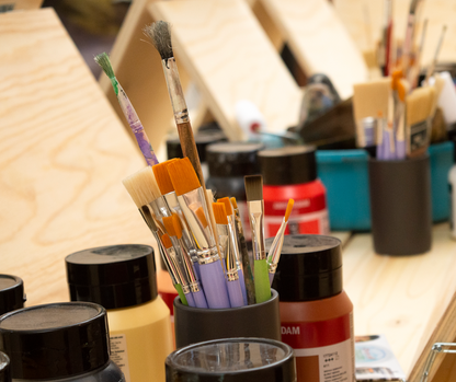 Paint watercolor flowers in an art studio in Rome