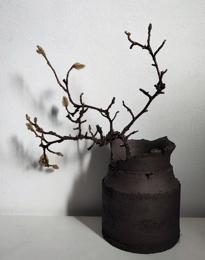 Learn the coiling technique in an elegant ceramic studio in Milan