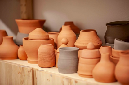 Experience ceramics with contemporary techniques in a modern studio in Milan
