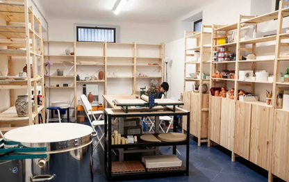 Experience ceramics with contemporary techniques in a modern studio in Milan