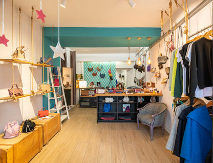 Create your own personalized leather accessory with a craftsman in Rome