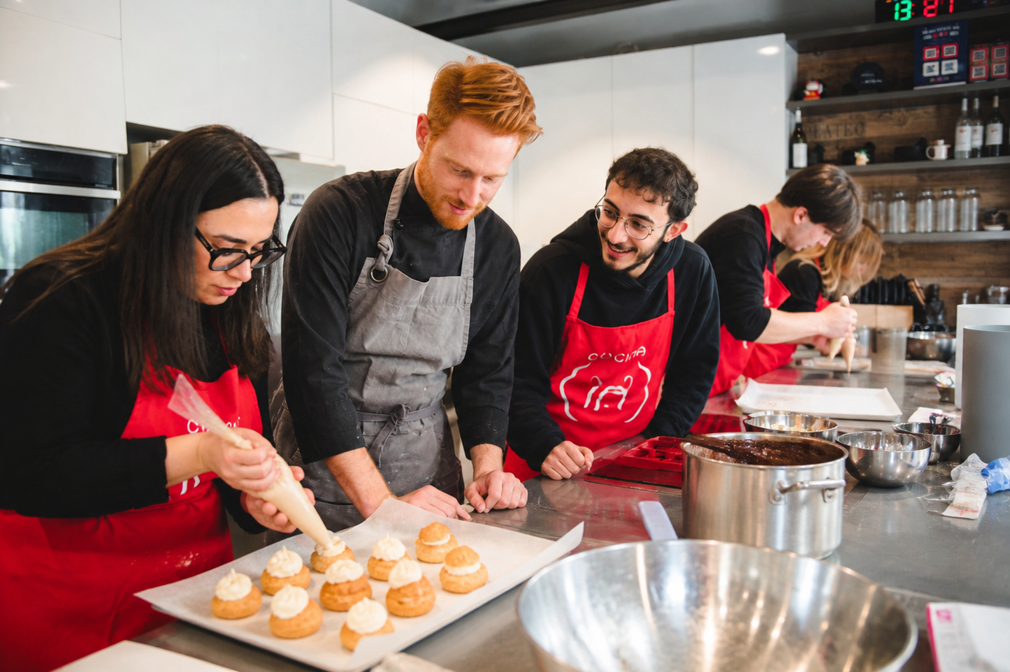 Vivi due icone della cucina italiana, pizza e gelato, in una cooking class a Milano