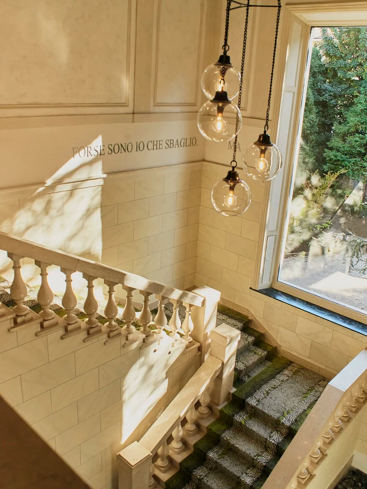 Experience contemporary art in a villa on Lake Como with a snack or aperitif by Cova