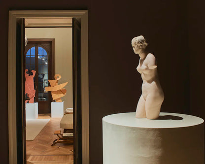 Experience contemporary art in a villa on Lake Como with a snack or aperitif by Cova