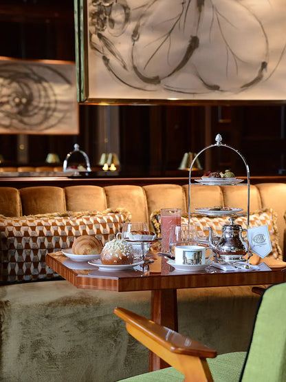 Experience contemporary art in a villa on Lake Como with a snack or aperitif by Cova