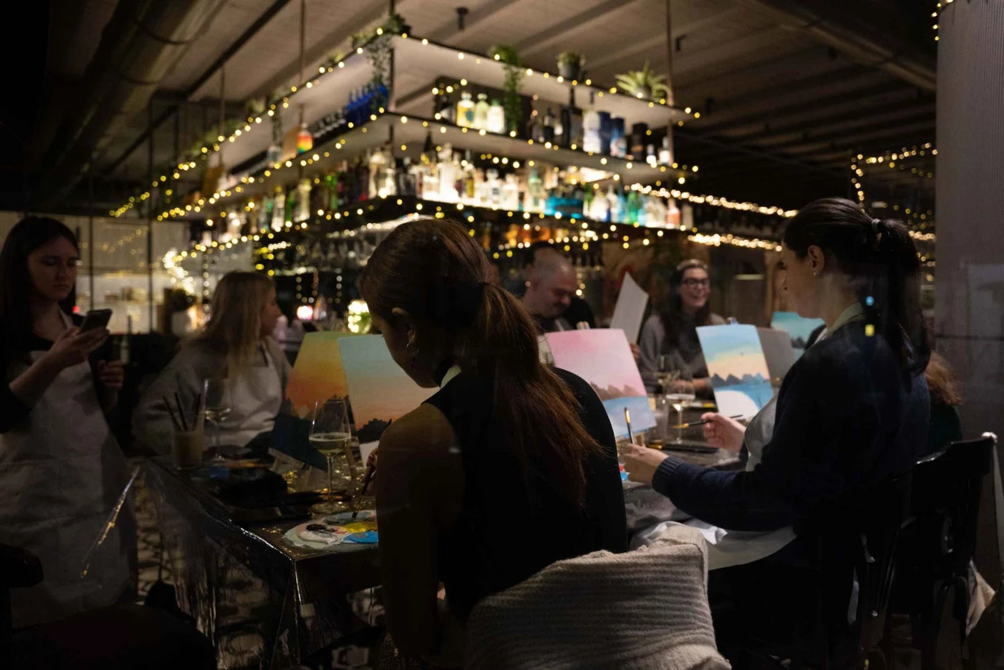 Dipingi il tuo poster delle Olimpiadi con aperitivo o tè in centro a Milano