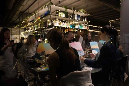 Dipingi il tuo poster delle Olimpiadi con aperitivo o tè in centro a Milano