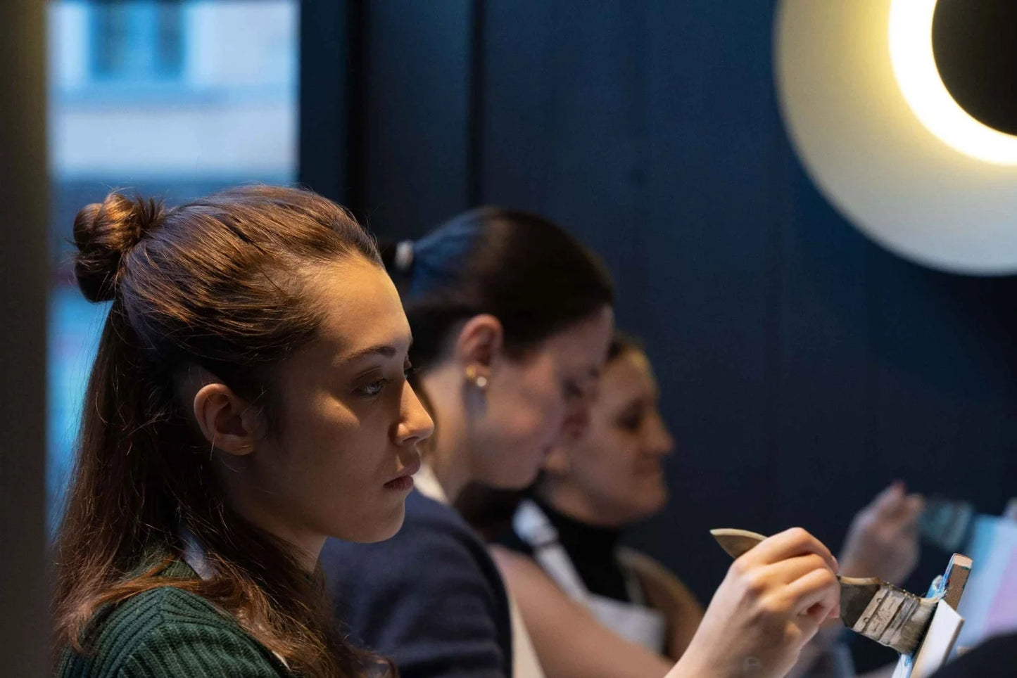 Dipingi il tuo poster delle Olimpiadi con aperitivo o tè in centro a Milano