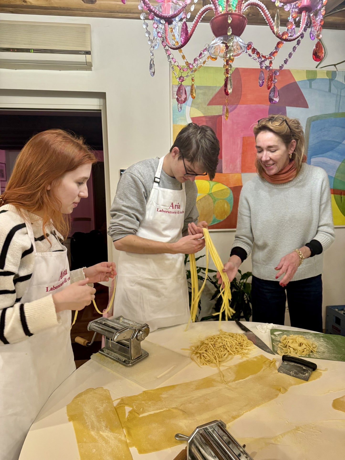 Prepara pasta e tiramisù in una vera casa romana con una chef locale