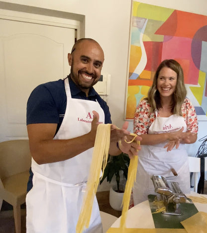 Prepara pasta e tiramisù in una vera casa romana con una chef locale