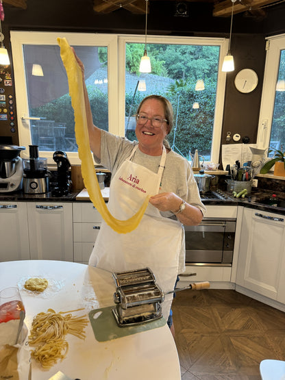 Prepara pasta e tiramisù in una vera casa romana con una chef locale